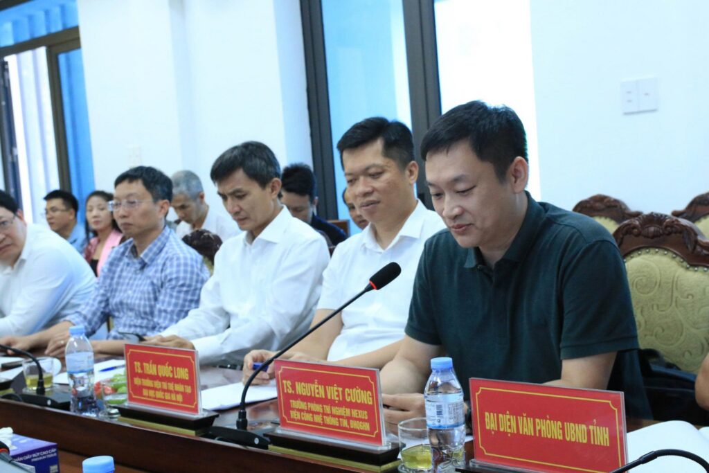 Dr. Nguyen Viet Cuong, General Director of INT2 and Head of Nexus Lab, speaking during the session.